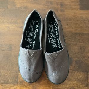 CHANCE TO WIN!!! New Kids Toms